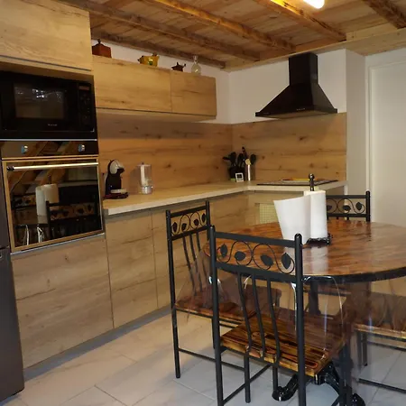 Holiday home Petite Maison Sympa Dans Avec Piscine