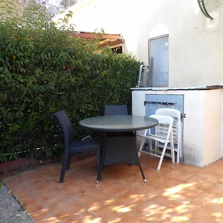 Petite Maison Sympa Dans Avec Piscine *