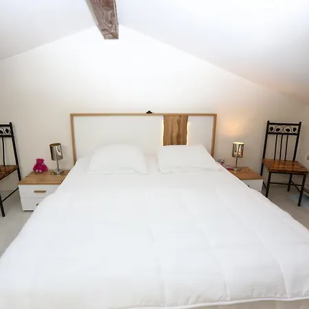 Dom wakacyjny Petite Maison Sympa Dans Avec Piscine *