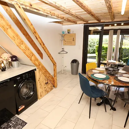 Dom wakacyjny Petite Maison Sympa Dans Avec Piscine