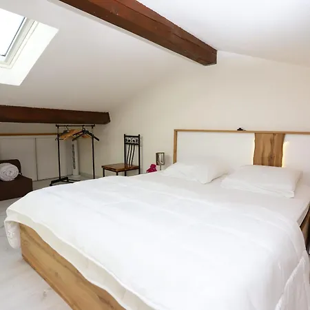 Petite Maison Sympa Dans Avec Piscine