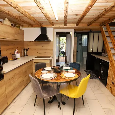 Petite Maison Sympa Dans Avec Piscine *