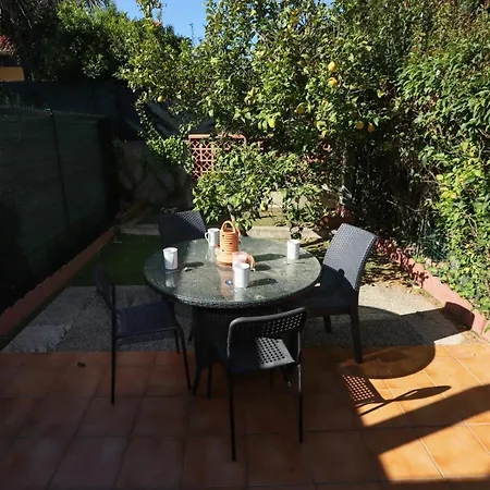 Holiday home Petite Maison Sympa Dans Avec Piscine